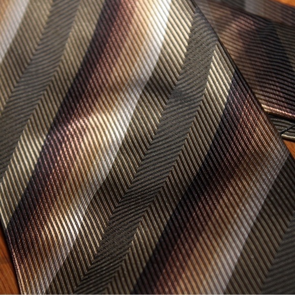 Bergamo New York Stripe Men’s Tie - Picture 2 of 4